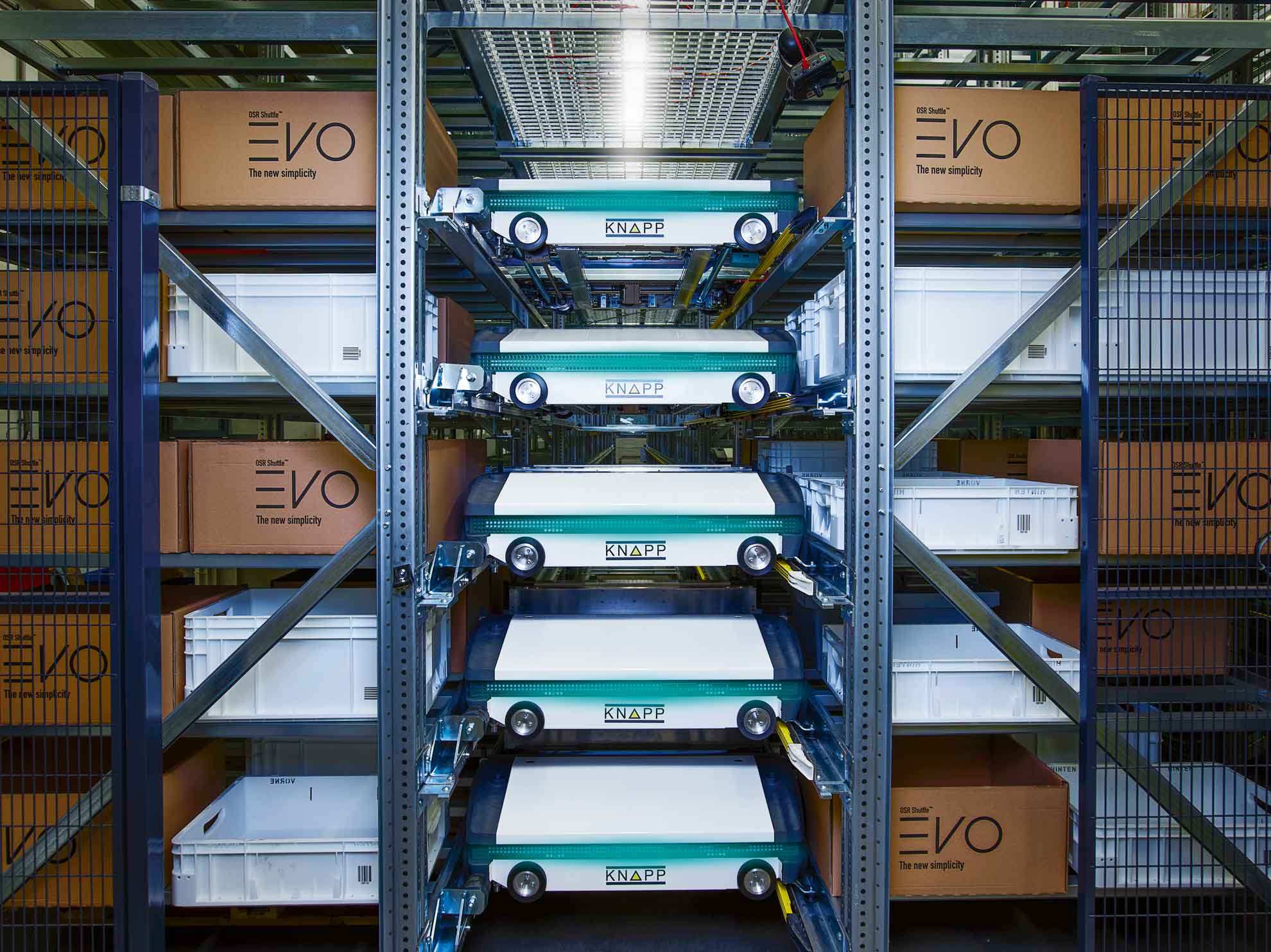 AS/RS system Evo shuttles på rad