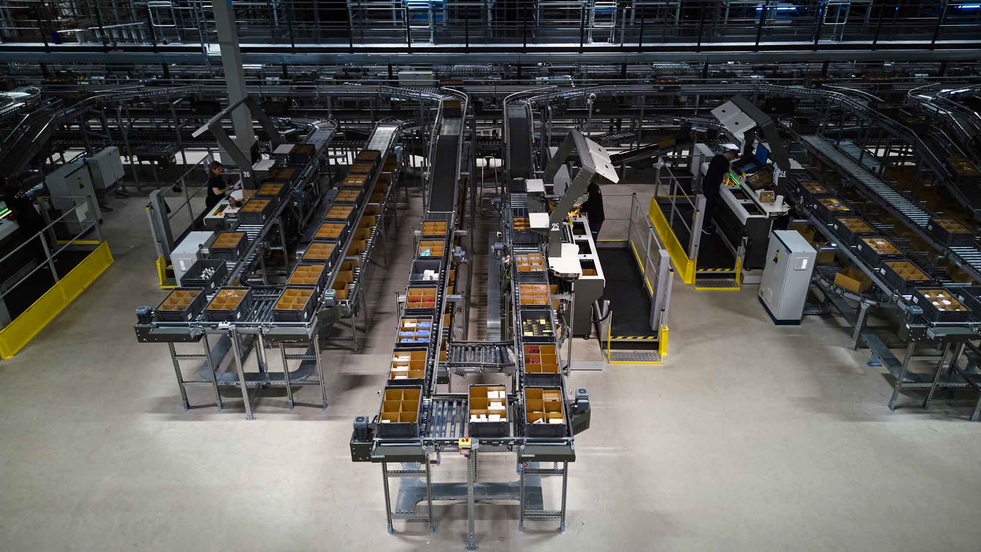 lagerautomation med plockstationer hos Kicks Rosersberg