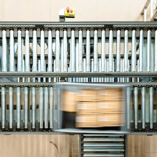 intralogistik med automatiserade transportbanor streamline hos asics