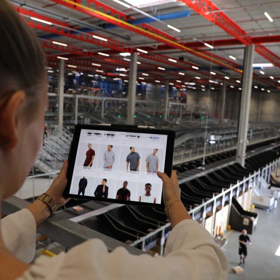 ecommerce-tablet-warehouse