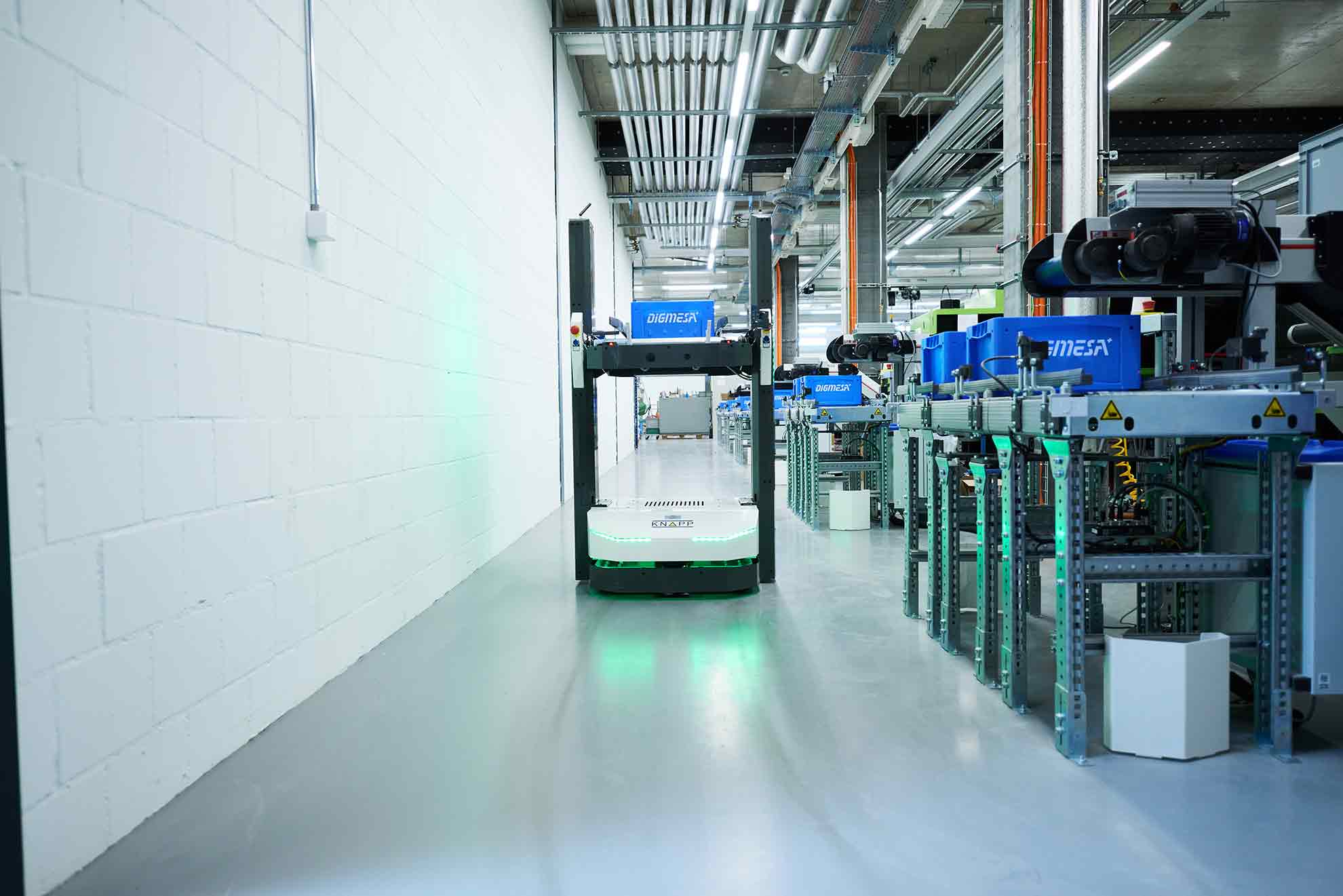 Digmesa Smart produktion med autonom mobil robot KNAPP